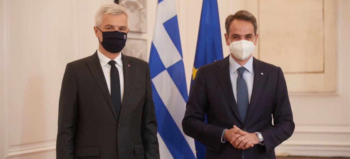 Τον Ι.Κορτσόκ υποδέχθηκε στο Μέγαρο Μαξίμου ο Κ.Μητσοτάκης