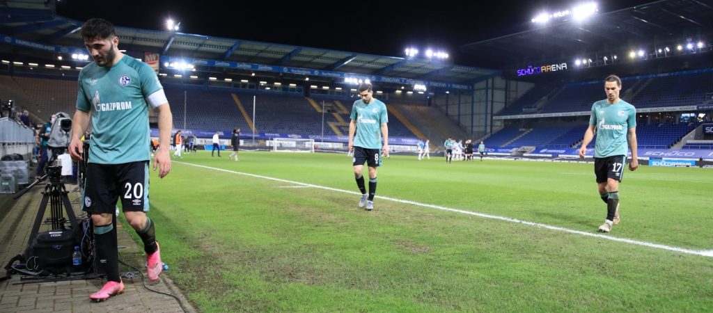 Οπαδοί της Σάλκε «πήραν στο κυνήγι» τους ποδοσφαιριστές της ομάδας (βίντεο)