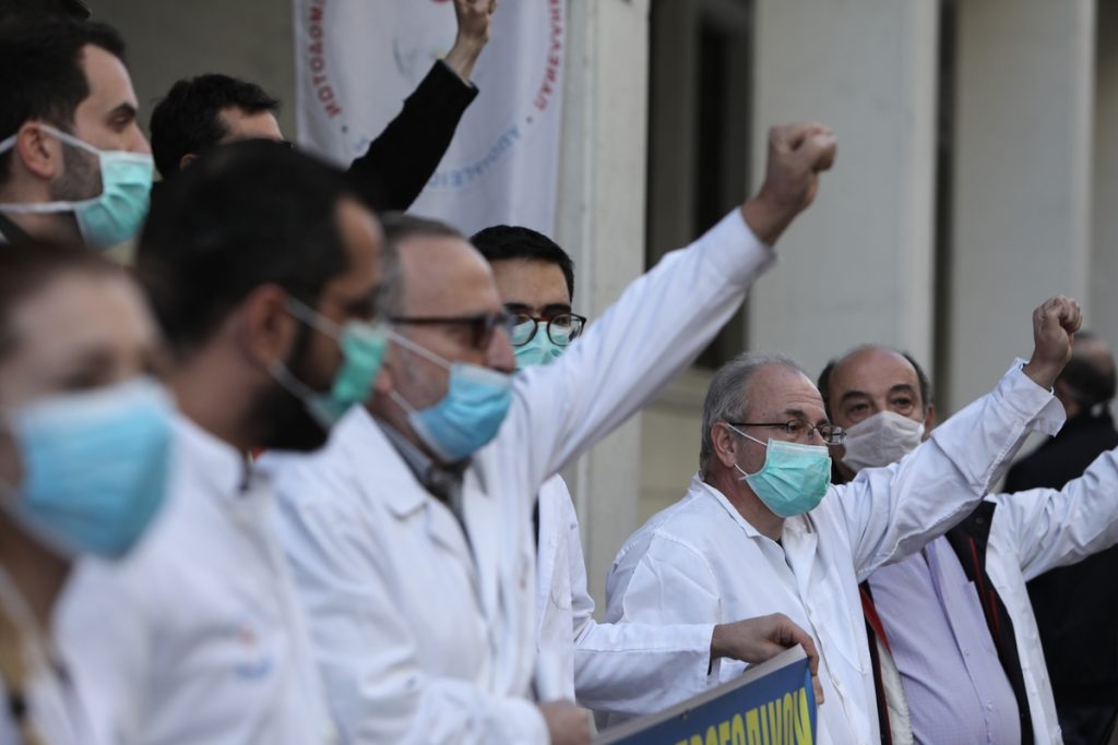 ΠΟΕΔΗΝ: Στους δρόμους ξανά οι υγειονομικοί – Κύριο αίτημά τους οι προσλήψεις