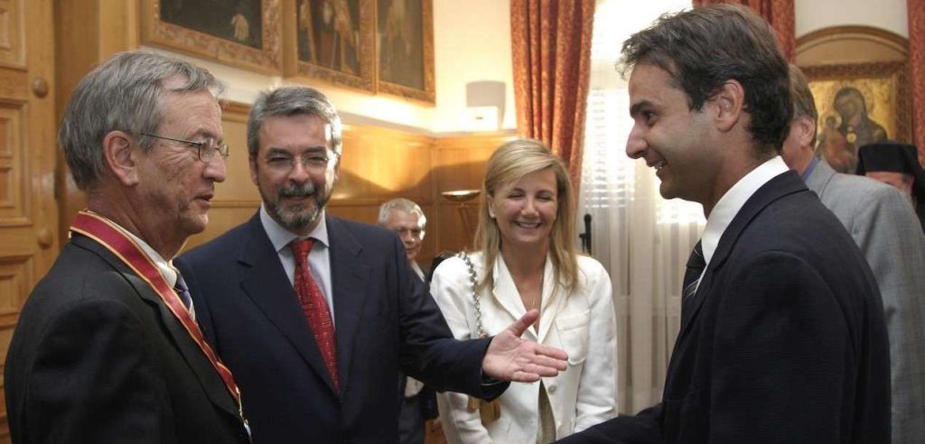 Σφοδρή επίθεση του «σαμαρικού» Antinews κατά της οικογένειας Μητσοτάκη για αναθέσεις σε εταιρείες