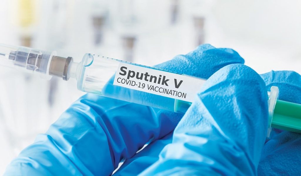 Ρώσος ΥΠΕΞ: «Θέμα εβδομάδων η έγκριση του Sputnik V από τον ΠΟΥ»