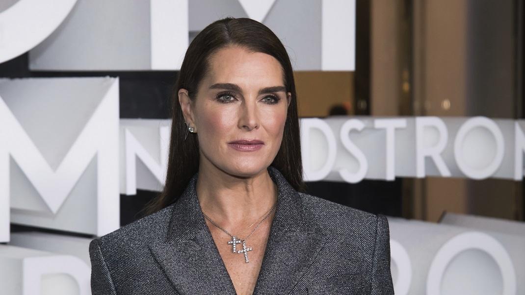 Μπρουκ Σιλντς: Ποζάρει γυμνή στα 55 της και «αναστατώνει» τον ανδρικό πληθυσμό (φωτο)