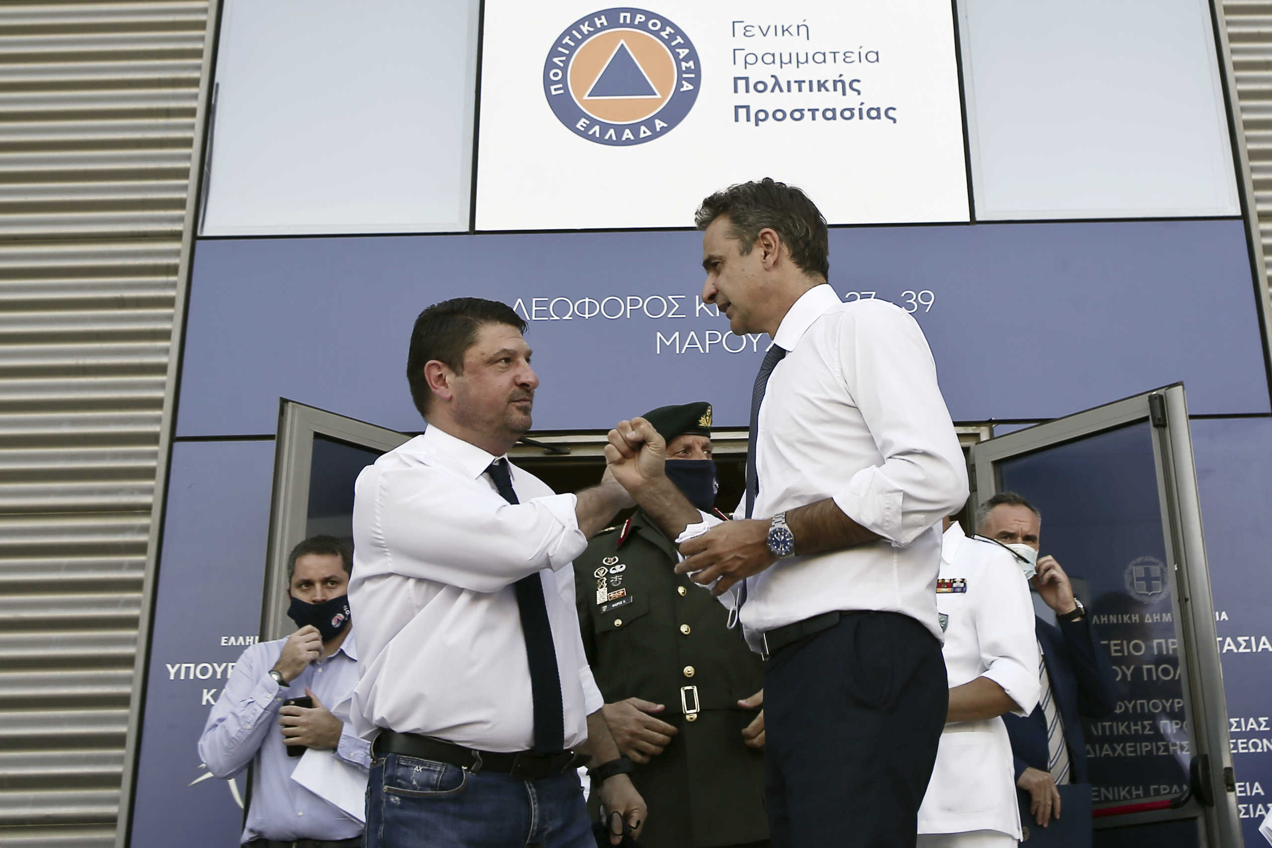 Η κυβέρνηση παίρνει τα ίδια self test με μικρότερη τιμή από αυτά που θεωρήθηκαν «μαϊμού» γιατί… ήταν «φθηνά»!