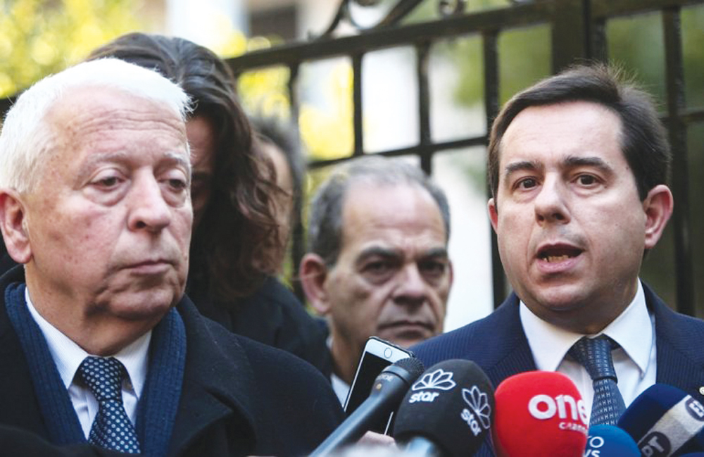 «Πόλεμος» με εξώδικα μεταξύ Κώστα Μουτζούρη και Νότη Μηταράκη