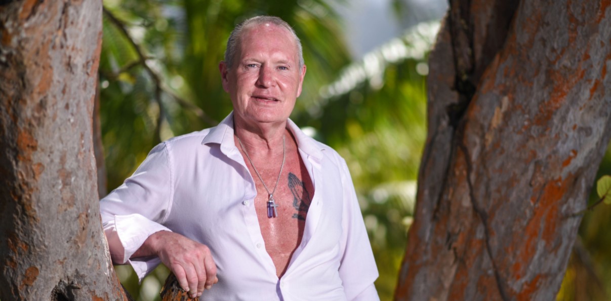 Επικός Π.Γκασκόιν γδύθηκε και έκανε ηλιοθεραπεία σε ριάλιτι επιβίωσης (βίντεο)