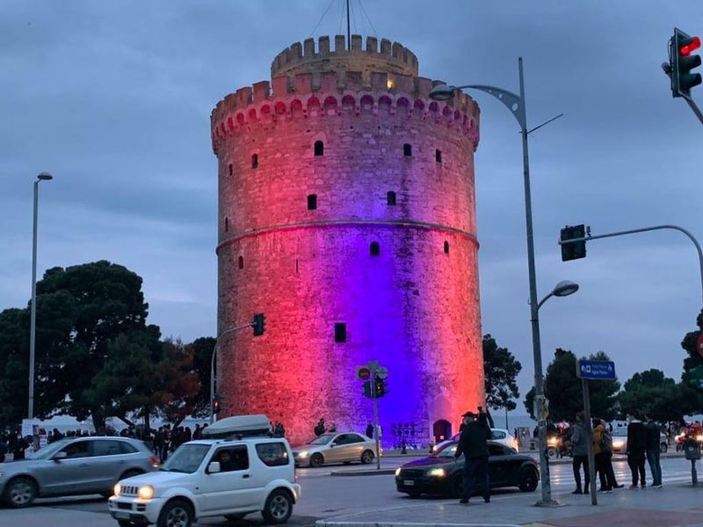 Στα χρώματα της σημαίας της Αρμενίας φωταγωγήθηκε ο Λευκός Πύργος (βίντεο)