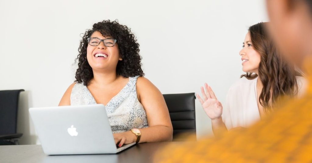 Δέκα συμβουλές από γνωστούς ψυχολόγους που θα σε κάνουν να κερδίζεις πάντα τις εντυπώσεις