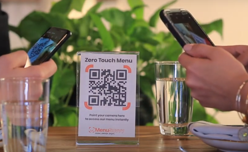 Η νέα κανονικότητα – Έτσι θα παραγγέλνουμε πλέον στα εστιατόρια (βίντεο)