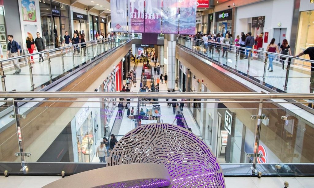 Ανοίγουν από σήμερα malls – εκπτωτικά χωριά & κέντρα αισθητικής: Οι κανόνες λειτουργίας – Πως θα γίνονται οι αγορές