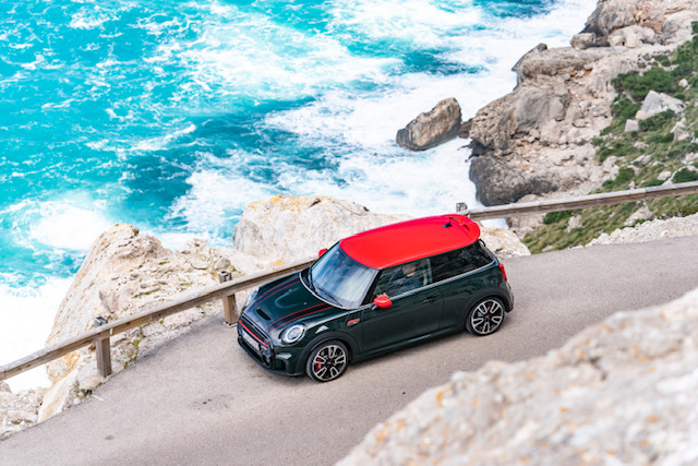 MINI John Cooper Works: Για τους λάτρεις της γρήγορης οδήγησης