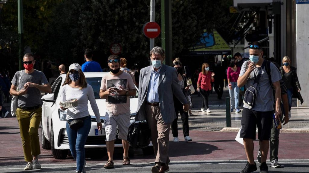 Η αποκαθήλωση των πιστοποιητικών εμβολιασμού από τους ειδικούς: «Οι εμβολιασμένοι συνεχίζουν να μεταδίδουν τον ιό»