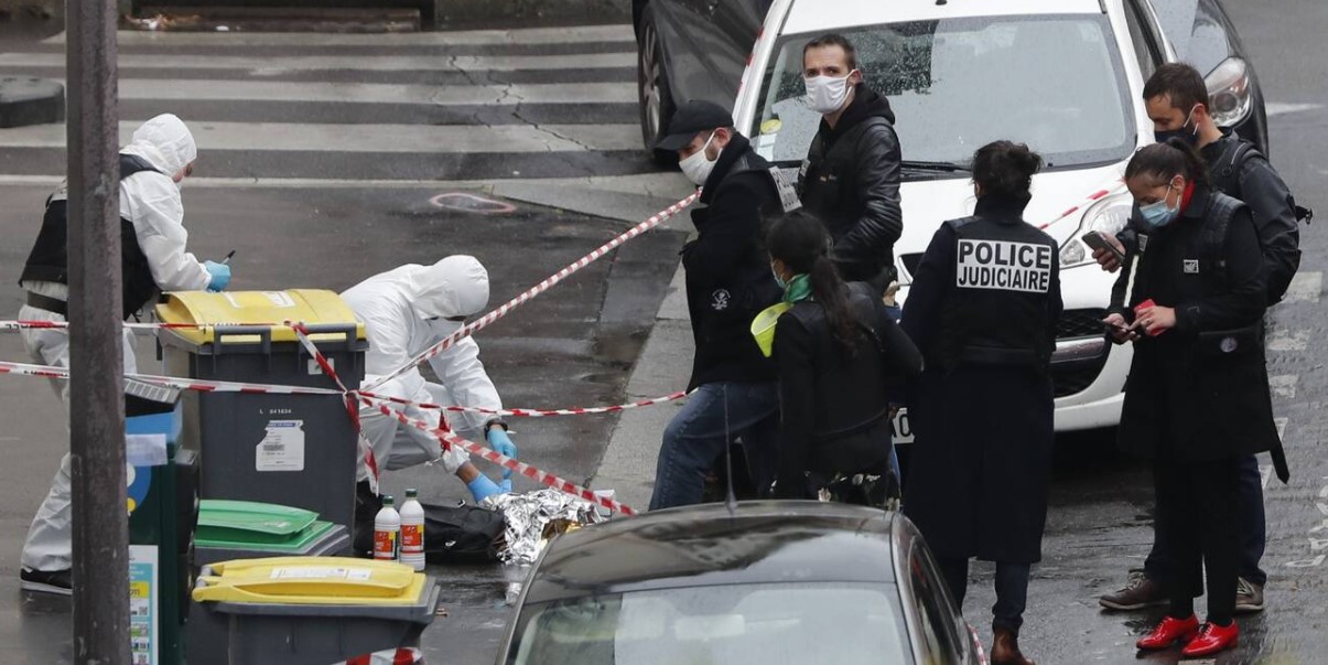 «Θρησκευτικά κίνητρα» βλέπει η αστυνομία πίσω από την τυφλή επίθεση με μαχαίρι στο Παρίσι