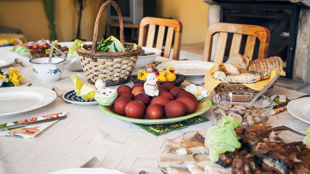 Kοκορέτσι, αβγά, κατσίκι: Πόσες θερμίδες περιέχει το πασχαλινό τραπέζι;