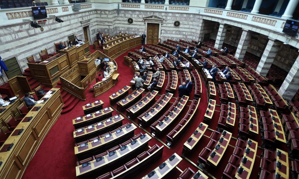 Βουλή: Mετά το Πάσχα τα νομοσχέδια για Έλληνες μετανάστες και εργασιακά