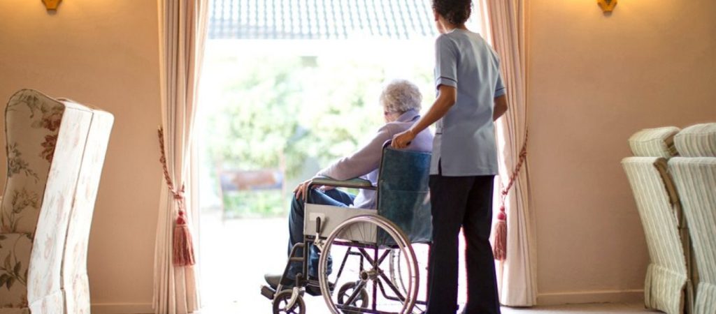 Γηροκομείο στα Χανιά – Γιος 85χρονης: «Πρόκειται για τέρατα – Την άφηναν να πεθαίνει τρεις ημέρες»