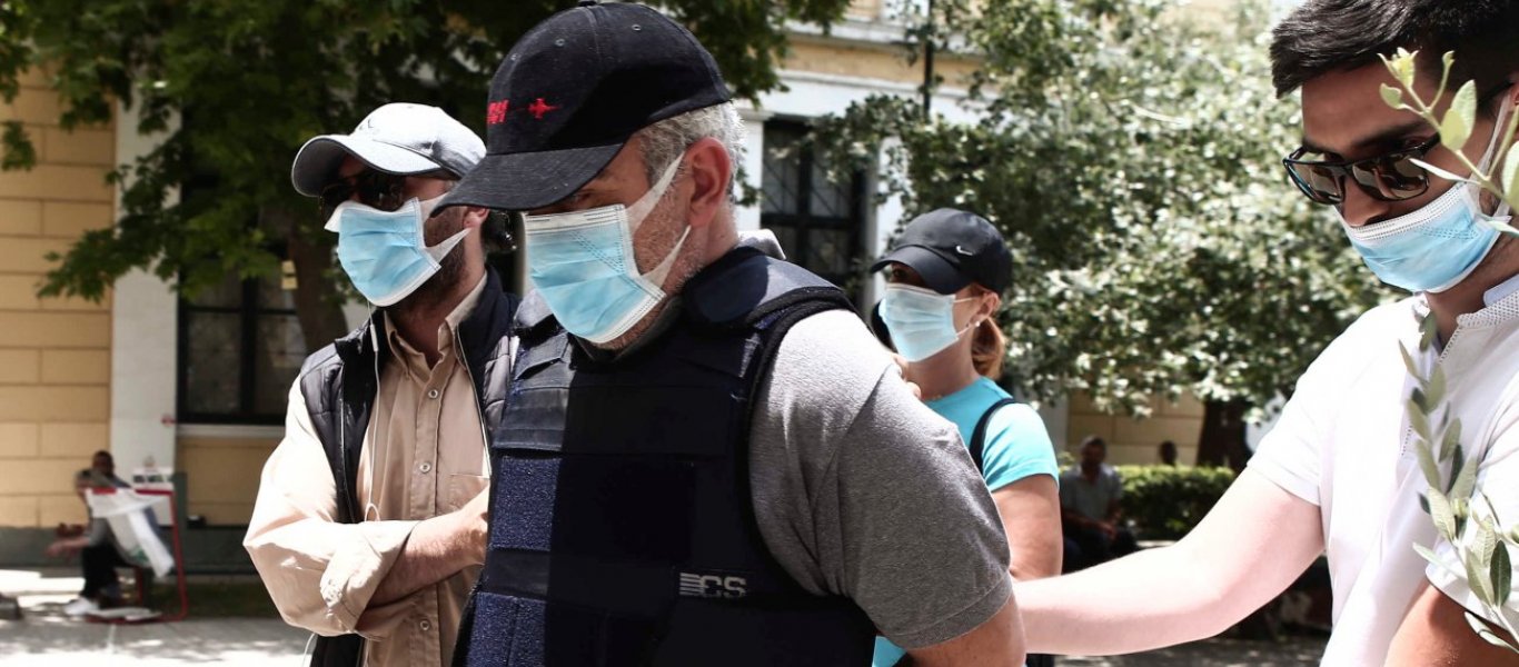 «Καταπέλτης» η ιατροδικαστής για την υπόθεση του «ψευτογιατρού» – Μαρτυρικοί οι θάνατοι των θυμάτων (βίντεο)