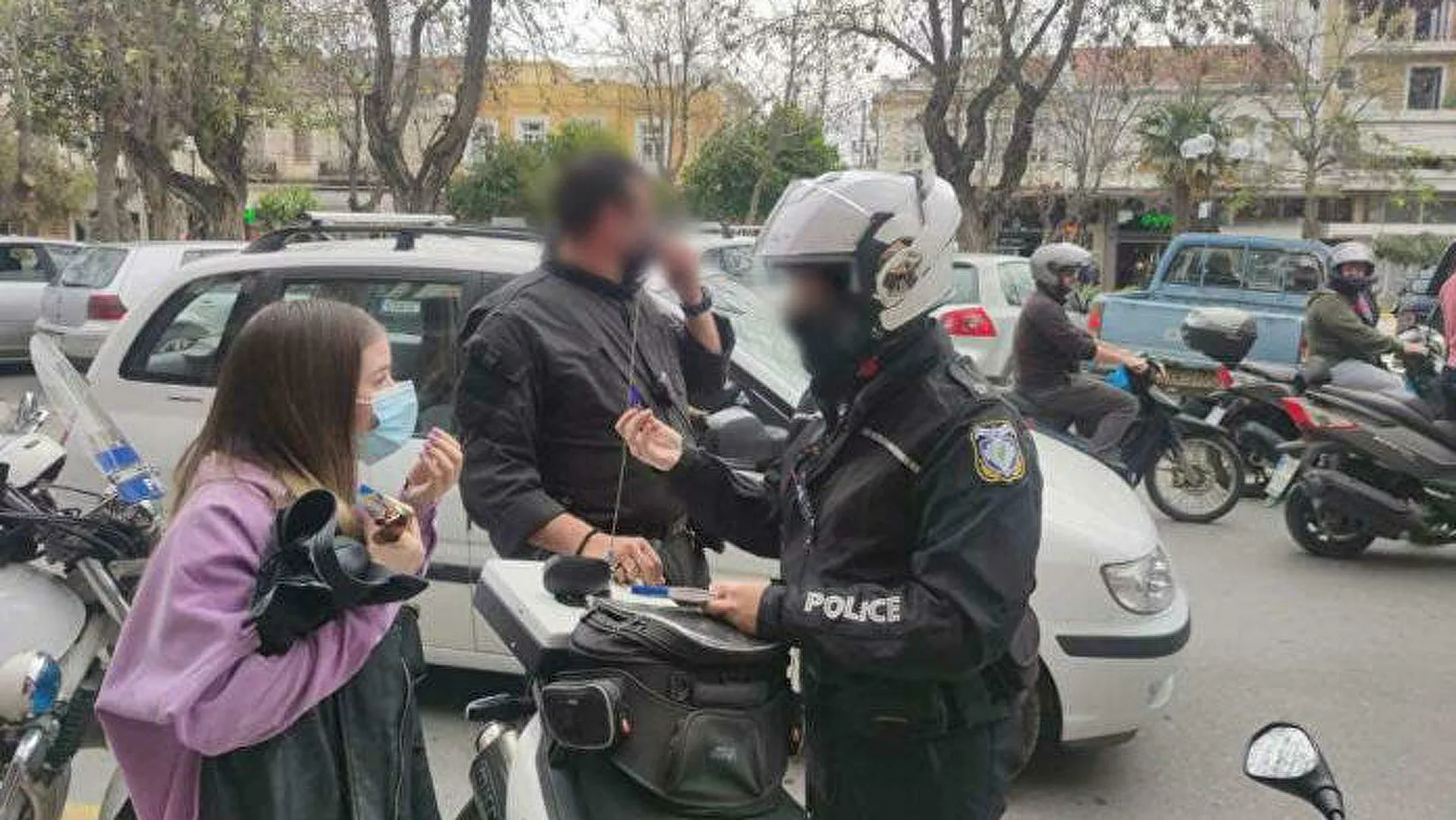 Φοιτήτρια καταγγέλλει πως της κόψανε κλήση επειδή η μάσκα δεν κάλυπτε τη μύτη