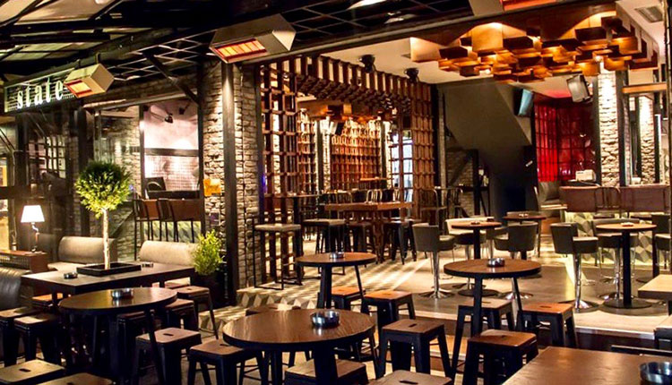 Μετά το μπάχαλο η κυβέρνηση ανακοινώνει το άνοιγμα και των καφέ-μπαρ από Δευτέρα