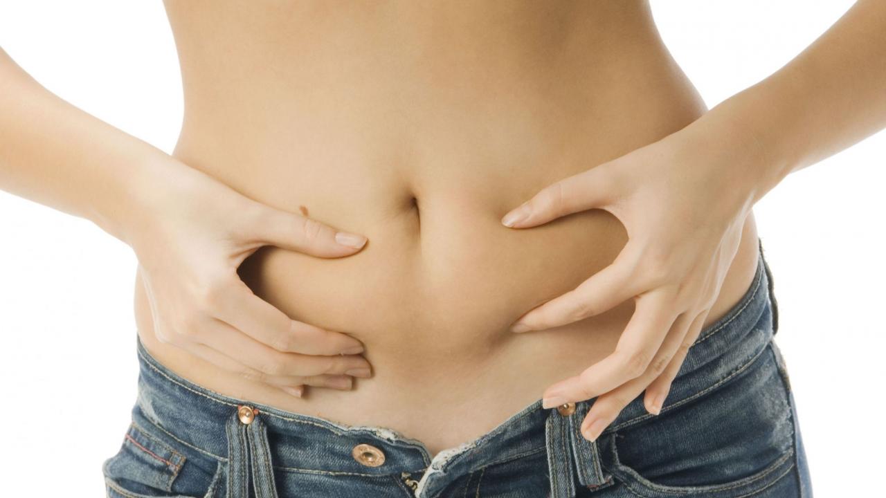 Αυτοί είναι οι κίνδυνοι που κρύβει το λίπος στην κοιλιά