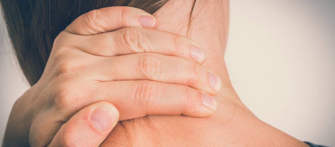 Πόνος στον αυχένα – Αυτές οι ασκήσεις θα σας ανακουφίσουν άμεσα