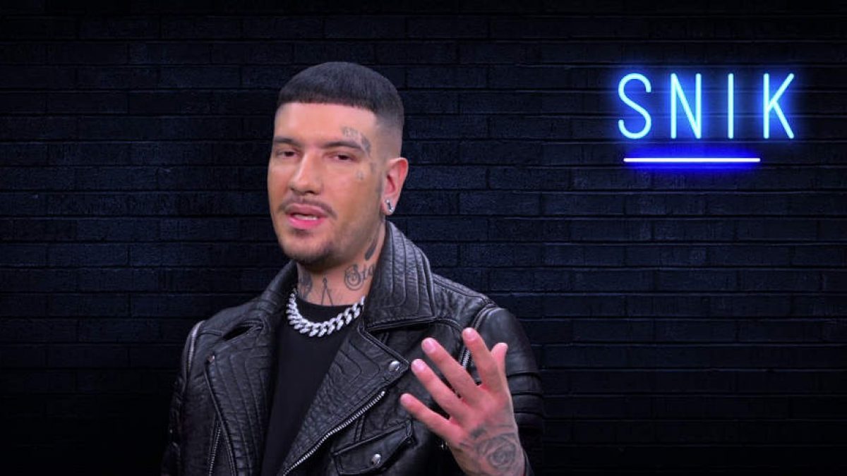 Ο Snik «τα πήρε στο κρανίο» με τον γείτονα που έκοβε ξύλα και τον ενοχλούσε στα video games! (βίντεο)