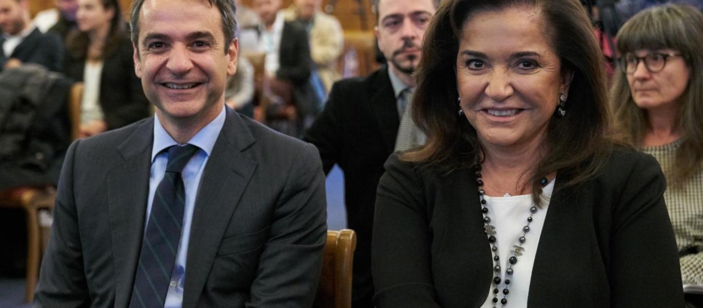 Η Ντ.Μπακογιάννη έδωσε «εντολή» στους ειδικούς να μην μιλάνε για τις παρενέργειες του εμβολίου της AstraZeneca!