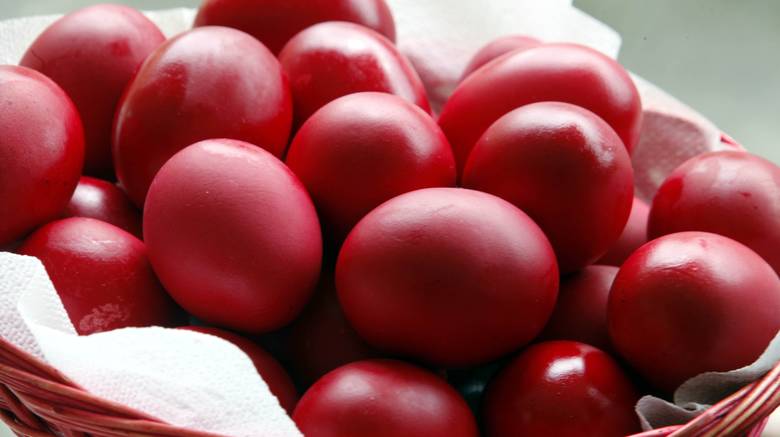 Το γνωρίζατε; – Γιατί βάφουμε κόκκινα αυγά τη Μεγάλη Πέμπτη;