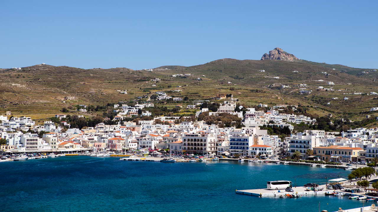 «Ύμνοι» της Telegraph για την Τήνο – «Προσφέρει ό, τι κάνει την Ελλάδα αγαπημένο προορισμό για τους Βρετανούς»