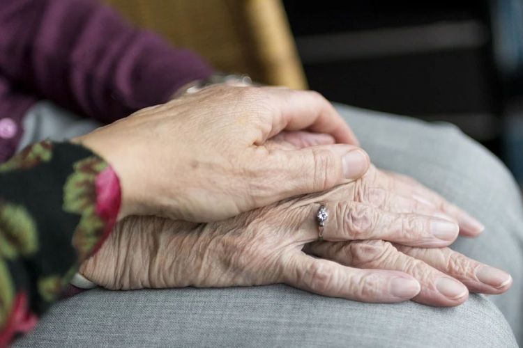 Σε εξέλιξη έρευνα για το παράνομο γηροκομείο στην Κέρκυρα – Ψάχνουν συγγενείς των ηλικιωμένων