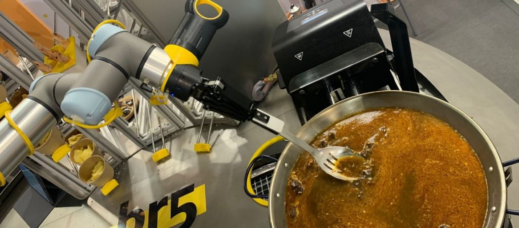 Ισπανία: Αμηχανία για το πρώτο ρομπότ που μαγειρεύει παέγια (βίντεο)