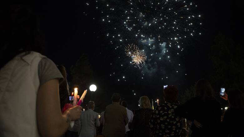 Απίστευτο περιστατικό στην Αγία Παρασκευή: Πήγαν στην Ανάσταση με τις καραμπίνες ανά χείρας – Παρενέβη η αστυνομία
