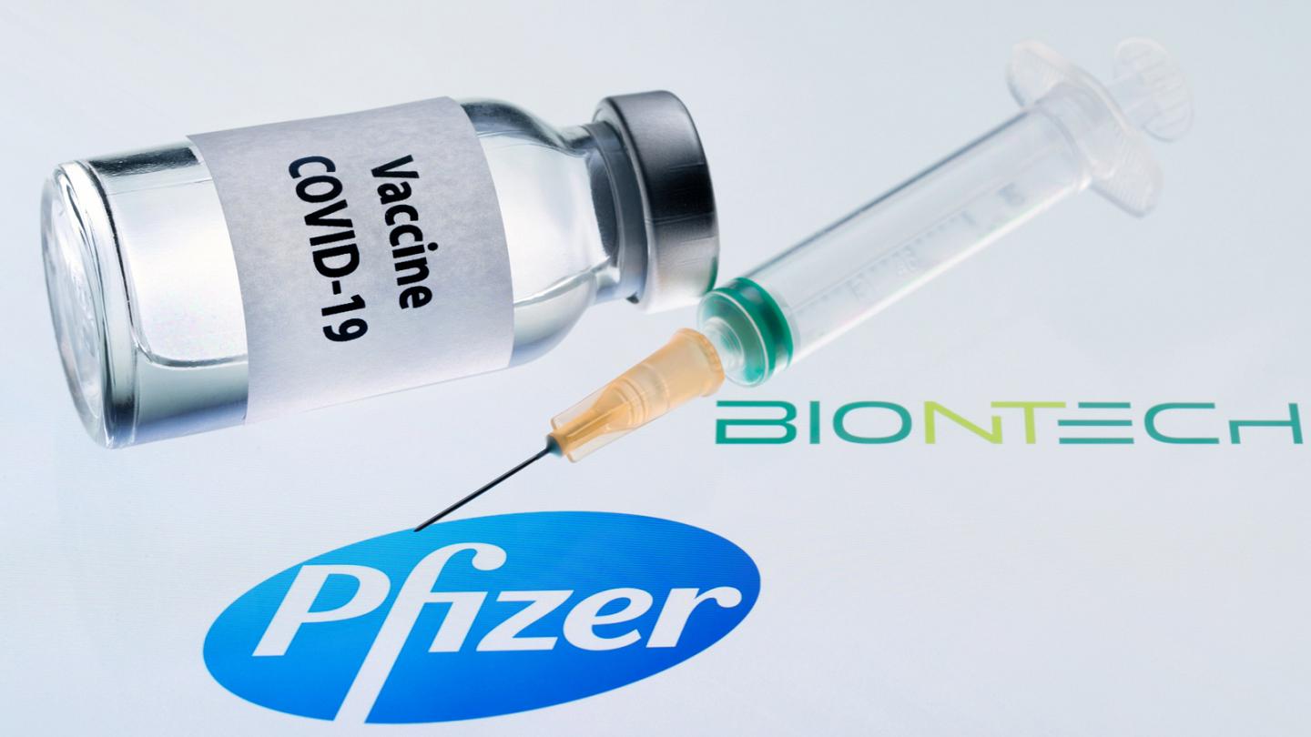 Η Ινδία συζητά με την Pfizer την ταχύτατη έγκριση του εμβολίου στη χώρα