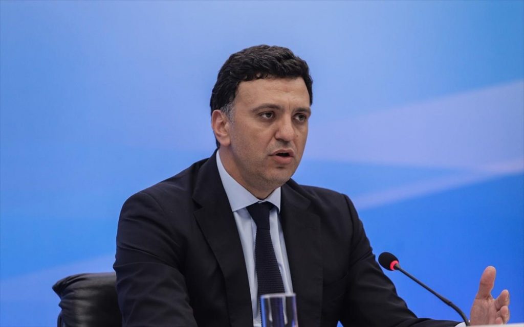 Με τον πρώτο εμβολιασθέντα στη χώρα συναντήθηκε ο Β.Κικίλιας – Τι συζήτησαν