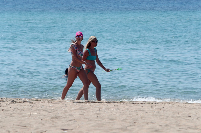 Μπάνια με… αντισηπτικά  – Ν.Σύψας: «Όλο το καλοκαίρι θα κυκλοφορείτε με μάσκες – Θα κάνετε και τρίτη δόση»!
