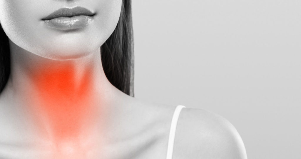 Πονόλαιμος: Αυτό είναι το πιο απλό τρικ για να τον αντιμετωπίσεις (βίντεο)