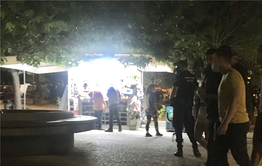 Παγκράτι: Στην πλατεία Βαρνάβα αστυνομικές δυνάμεις (φώτο)