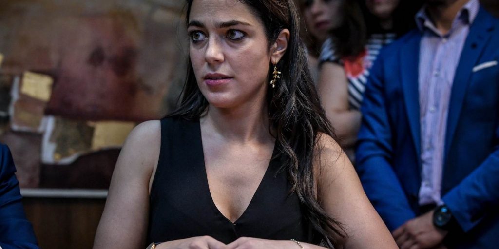 Πού έχει αποφασίσει να κατέβει υποψήφια βουλευτής η υφυπουργός Εργασίας Δόμνα Μιχαηλίδου