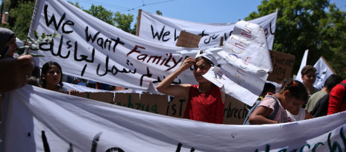 Κάλεσμα από παράνομους μετανάστες για πορεία στο κέντρο της Αθήνας την Πέμπτη (φώτο)