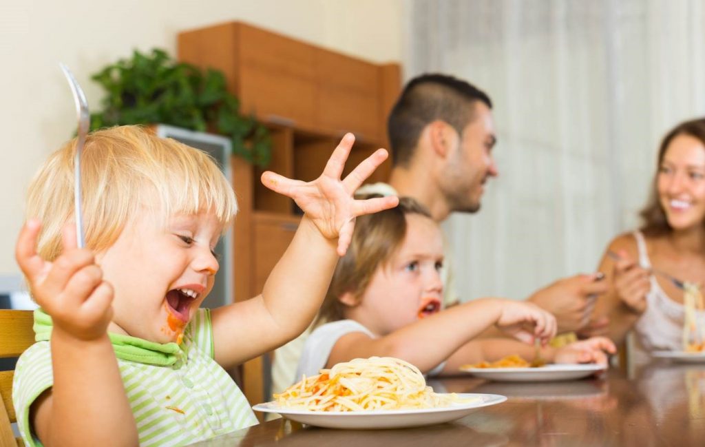 Τα συχνότερα λάθη που κάνουν οι γονείς στη διατροφή των παιδιών τους