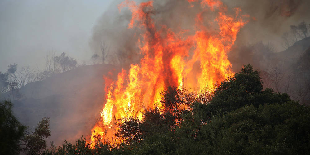 Ξέσπασε πυρκαγιά στη Φολέγανδρο – Στο σημείο υπάρχει μόνο βλάστηση