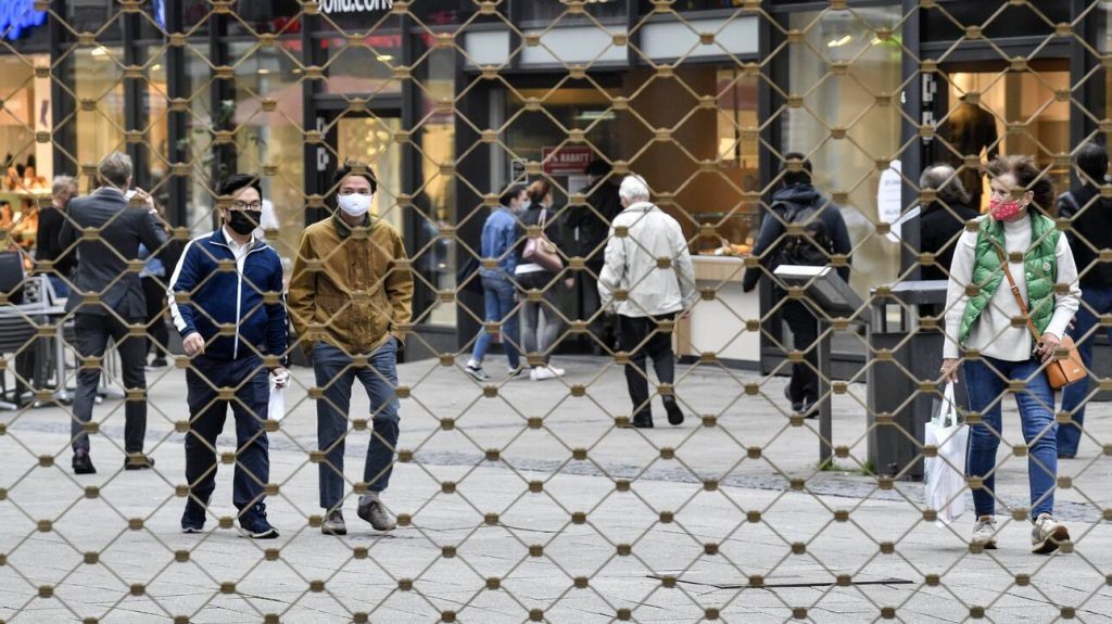 Οι πολίτες δημοκρατικών χωρών θεωρούν ότι περιορίστηκαν υπερβολικά οι ελευθερίες τους