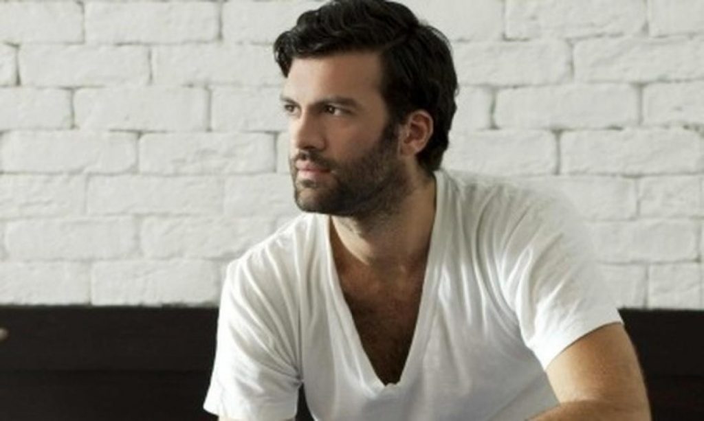 Πήρε φωτιά το εστιατόριο του Γιώργου Παπακώστα – Στο νοσοκομείο ο γνωστός σεφ