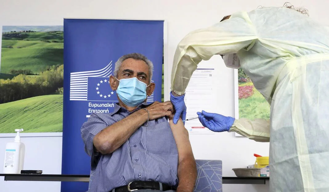 Πέθανε ο πρώτος Κύπριος που εμβολιάστηκε κατά του κορωνοϊού
