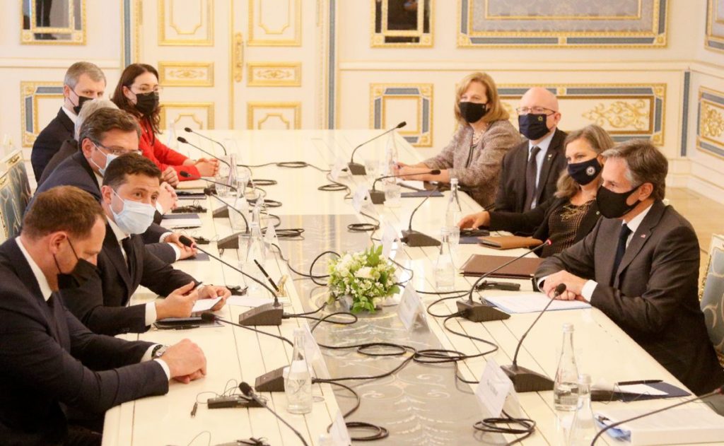 Παρουσία του Αμερικανού ΥΠΕΞ στην Ουκρανία – «Ξεθάρεψε» ο Β.Ζελένσκι: «Η Ρωσία είναι απειλή»