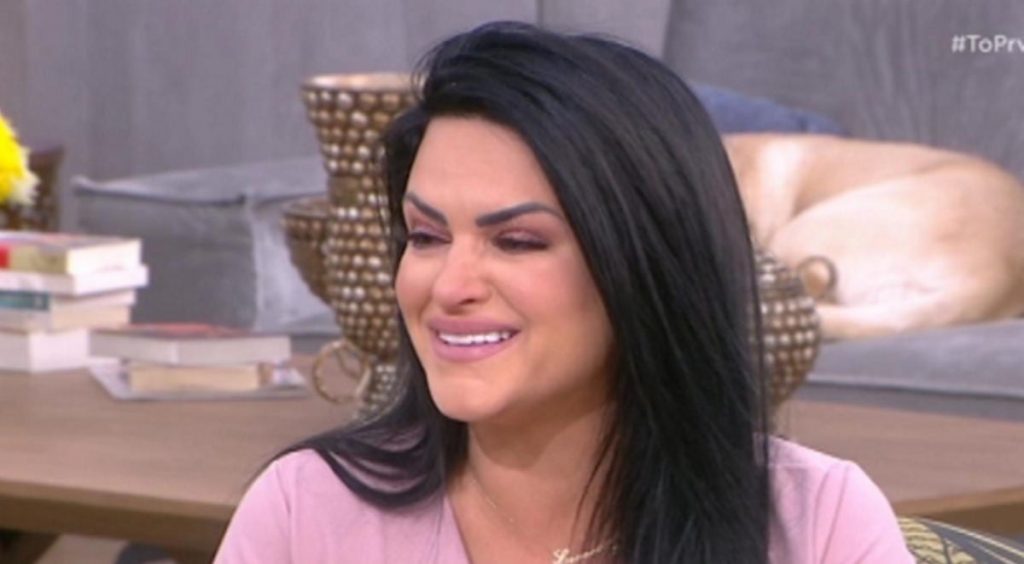 Δ.Κατσαφάδου: «Κυρίως κοιμάμαι στο χαλί μου – Μου αρέσει καλύτερα γιατί υπάρχει γείωση» (βίντεο)