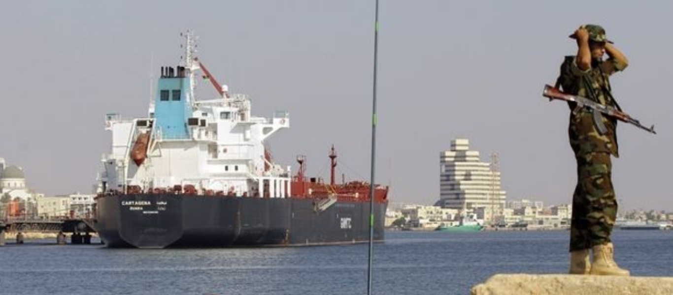 Λιβυκό στρατιωτικό σκάφος άνοιξε πυρ κατά ιταλικού αλιευτικού – Τραυματίας ο καπετάνιος του – Στέλνει φρεγάτα η Ιταλία