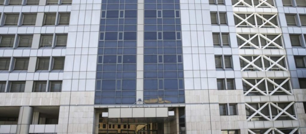 Ανανεώθηκαν 886 συμβάσεις εργασίας του υπουργείου Μετανάστευσης