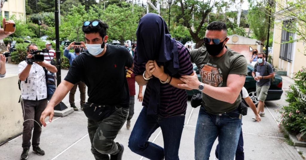 Δίωξη για προσβολή γενετήσιας αξιοπρέπειας κατά συρροή σε βάρος του 22χρονου για την επίθεση στη Νέα Σμύρνη