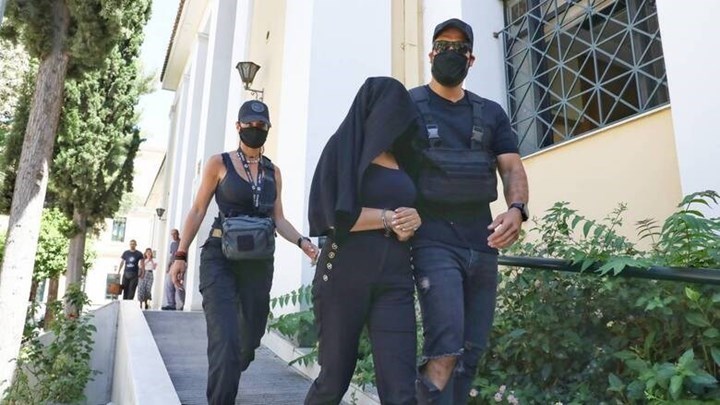 Επίθεση με βιτριόλι: «Το αυτί της Ιωάννας έχει εξαφανιστεί – Δεν μπορεί να βγει στο φως» λέει ο δικηγόρος της