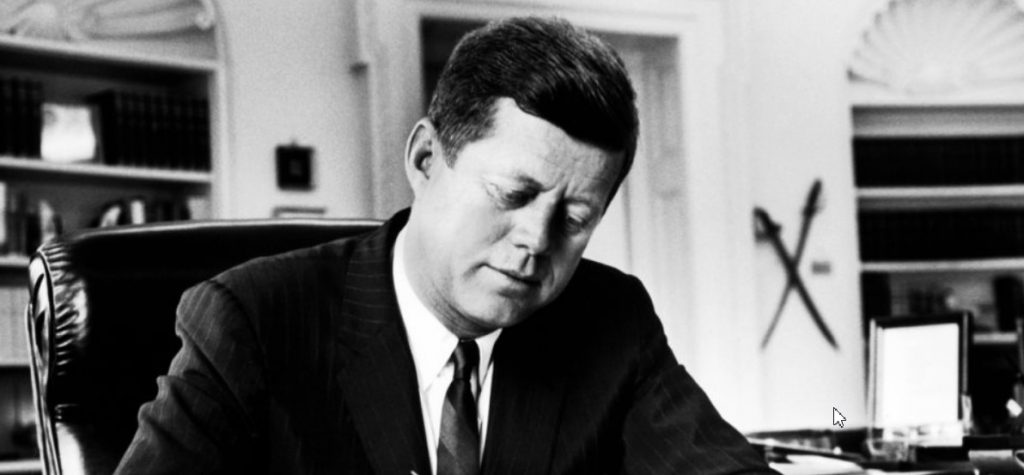 Σε δημοπρασία επιστολές του T.Κένεντι σε Σουηδέζα ερωμένη του (φωτο)